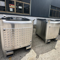 Cuves de fermentation carrées en acier inoxydable à double enveloppe pour la vinification avec prise pour chariot élévateur / raccord