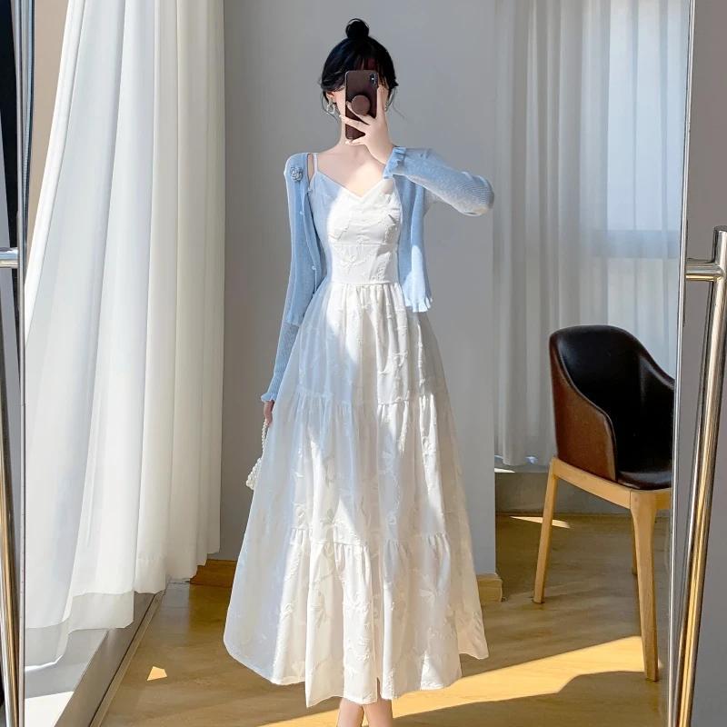 Cárdigan azul y vestido lencero [conjunto de dos piezas]