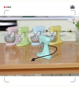 Iland miniaturas casa de muñecas miniatura utensilios de cocina mezclador cuatro colores disponibles - Product Image 3