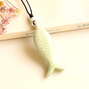 Silbato de porcelana Lucky Carp con esmalte liso, recuerdo de viaje al océano, colgante de regalo para niños - Product Image 3