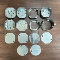 Couvercle de boîte électrique octogonale de 4 pouces en acier galvanisé, couvercle de boîte de jonction ronde de 4 pouces avec ouverture pour prise double