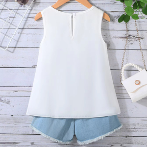 ชุดเสื้อผ้าเด็กผู้หญิงสองชิ้นแบบลำลอง สำหรับเด็กอายุ 3-7 ปี เสื้อแขนกุดผ้าฝ้ายกับกางเกงยีนส์ขาสั้นลายพิมพ์ สำหรับเด็กที่รักแฟชั่น - Product Image 2