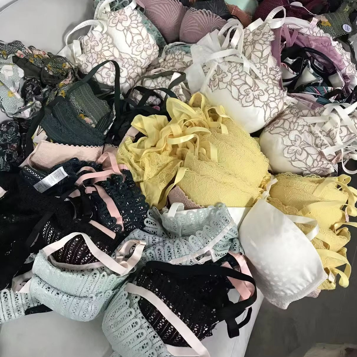 R-Dessous BH Bequem BH Große Größen Mit Spitze – Übergrößen 80-95, Körbchen  B Bis E, Bequem \u0026 Elegant Damen BH Europa, image size:1211x1211