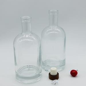 Usine de fabrication de bouteilles de vin en <span class=keywords><strong>verre</strong></span> Vodka Whisky <span class=keywords><strong>Rhum</strong></span> Bouteille en <span class=keywords><strong>verre</strong></span> de spiritueux noir clair avec liège - Product Image 4