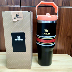 Mug de voiture carré isotherme à rayures, 30 oz, en acier inoxydable 304, avec poignée, pour la conservation de la chaleur, idéal pour les voyages transfrontaliers - Product Image 3