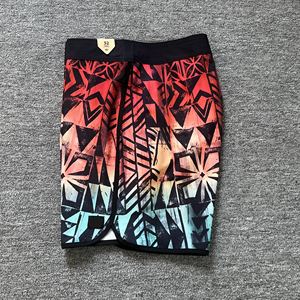 กางเกงขาสั้นกีฬาผู้ชายแบบยืดได้ แห้งเร็ว มีเชือกผูก เหมาะสำหรับชายหาดและยิม - Product Image 3