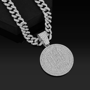 Collar con Colgante de Disco/Medallón Motivacional 3D 'STAY HUSTLE HARD' de Hip Hop, Cadena Cubana Totalmente Adornada con Circonitas, Chapado en Oro de 18K - Product Image 4