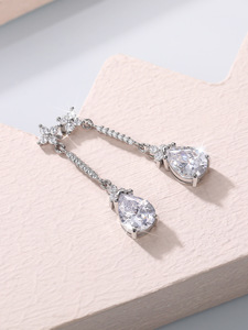 Orecchini Pendenti a Goccia in Cristallo Bianco a Forma di Pera per Donne, Eleganti Accessori per Uso Quotidiano e Feste - Product Image 4