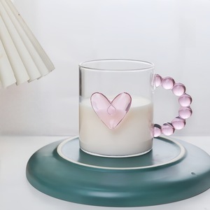 Bicchiere in Vetro <span class=keywords><strong>con</strong></span> Design a <span class=keywords><strong>Cuore</strong></span> 3D Rosa e Manico Colorato, Resistente alle Alte Temperature per Succo/Acqua/Latte - Product Image 6