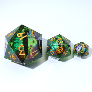 Dado D20 Gigante de Resina Hecho a Mano con Ojo de Dragón Flotante de 50mm para Juego de Rol Dungeons & Dragons - L6 D20 50mm - Product Image 4