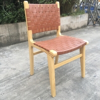 Chaises de salle à manger empilables en teck massif de style nordique avec sièges en cuir tressé, adaptées aux cafés, restaurants et hôtels