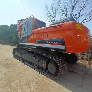 รถขุดมือสอง DOOSAN DX300LC-9S 30 ตัน เครื่องยนต์คัมมินส์ ปั๊มไฮดรอลิกคาวาซากิ มอเตอร์ วาล์ว KYB ชั่วโมงการใช้งานต่ำ สภาพ 90% ราคาแข่งขัน ปี 202 - Product Image 1