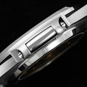 Reloj Octagonal Deportivo y Elegante de Primera Calidad con Gema Verde, Caja de Acero 316L y Esfera con Relieve Ondulado para Ocasiones Casuales y de Negocios - Product Image 4