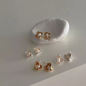 Boucles d'oreilles clous irrégulières en argent S925, motif cœur et perle carrée, pour femmes et jeunes filles, bijoux tendance et originaux - Product Image 1