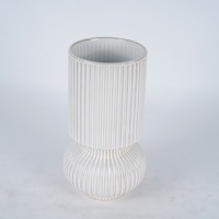 Vase de table en porcelaine rayée de style Art déco européen Lian Da Wabi Sabi, double bulbe, lignes verticales texturées, glaçure blanche rustique