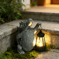 Verspielte Krokodil-Solarlaterne aus Kunstharz, steinähnliche Alligator-Gartenleuchte, leuchtender Akzent für Garten/Terrasse im Freien