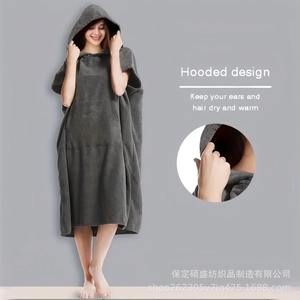 Serviette <span class=keywords><strong>de</strong></span> <span class=keywords><strong>plage</strong></span> à capuche en <span class=keywords><strong>microfibre</strong></span> à séchage rapide tissée toute saison avec logo personnalisé pour adultes - Product Image 2