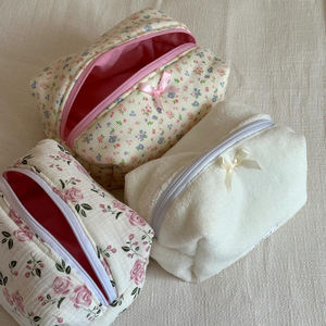 <span class=keywords><strong>กระเป๋า</strong></span>เก็บของจำเป็นสำหรับเดินทางเครื่องสำอางผ้าฝ้ายยับลายดอกไม้ออกแบบโลโก้ขนาดตามสั่ง - Product Image 1