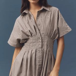 เดรสเชิ้ตปักลายดอกไม้สไตล์ลำลอง แต่งลูกไม้และกระดุม ระบายอากาศได้ดี เป็นมิตรกับสิ่งแวดล้อม ความยาวปานกลาง เหมาะสำหรับฤดูร้อน - Product Image 1