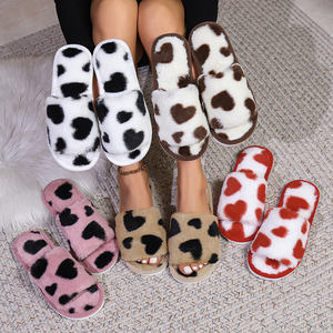 Pantuflas de Mujer con Punta Abierta, de Piel Sintética, con Estampado de Corazón, para Interiores y Exteriores, Pantuflas de Mujer Afelpadas, al por Mayor - Product Image 1