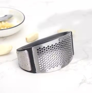 <span class=keywords><strong>Mini</strong></span> râpe à ail en acier inoxydable presse à main écologique accessoire de cuisine PC broyeur à presser en plastique pour la cuisson - Product Image 4