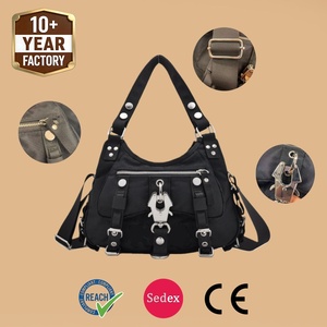 Borsa a Spalla Nera Estetica Y2K WEEKS WKP5089 con Dettagli Metallici Tracolla Regolabile Borsa a Tracolla di Moda per Donna - Product Image 2