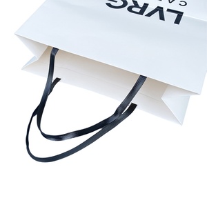Bolsa de Papel de Regalo para Ropa de Lujo con Logotipo Personalizado - Product Image 5