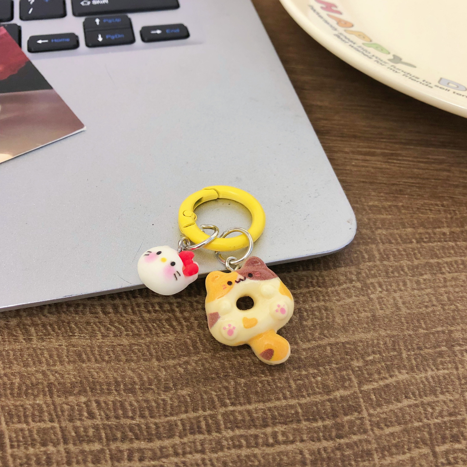 Hebilla de anillo de gato siamés-círculo amarillo