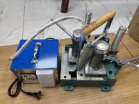 Machine de soudage manuelle pour les coins des fenêtres en PVC et UPVC, pour l'assemblage des cadres de fenêtres et de portes