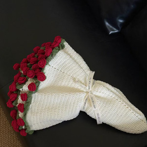 Couverture en <span class=keywords><strong>bouquet</strong></span> <span class=keywords><strong>de</strong></span> <span class=keywords><strong>roses</strong></span> tissée à la main, prête à être stockée, pour fleurs <span class=keywords><strong>de</strong></span> muguet <span class=keywords><strong>et</strong></span> <span class=keywords><strong>de</strong></span> marguerite au crochet, décoration intérieure <span class=keywords><strong>et</strong></span> cadeaux <span class=keywords><strong>de</strong></span> fête - Product Image 2