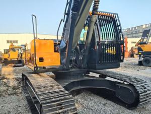 Excavadora de cadenas Hyundai HX220HD de alta calidad, usada, a precio económico, modelo 2020, 22000 kg, equipada con motor para construcción - Product Image 3