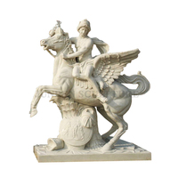 Statue d'ange en marbre grec montant à un cheval volant
