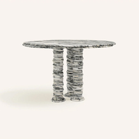 Dream Home Viral Stack Slab Stone Esstisch mit Doppelsäulen-Stapelplatten-Basis, unregelmäßiger runder Marmorplatte, Villa-Esstisch