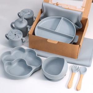 Juego de Alimentación para Bebés Multifuncional de Silicona Platino de Grado Alimenticio, Libre de BPA, Personalizado ODM/OEM, con Plato, Tazón, Vaso, Babero y Tapete - Product Image 1