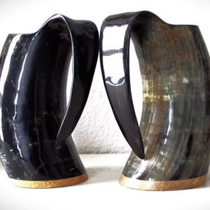 Corne de buffle sculptée de style animal viking, écologique et luxueuse, pour boire, logo personnalisé, pour bière et eau, en provenance d'Inde - Product Image 1