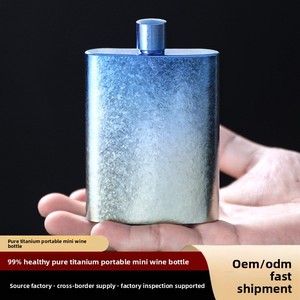Gourde à whisky en titane pur, corps plat épaissi, légère et portable, design coloré pour le camping et la randonnée en extérieur - Product Image 3