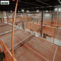 Terrain de padel super panoramique de couleur orange, très vendu en Chine