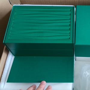 กล่องนาฬิกาไม้สีเขียวทรงสี่เหลี่ยมผืนผ้าระดับไฮเอนด์ OEM สำหรับแบรนด์หรู  ปรับแต่งได้ กล่องของขวัญนาฬิกาอัตโนมัติสำหรับผู้ชาย - Product Image 6
