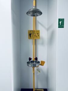 Draagbare nooddouche met roestvrijstalen oogspoelbak voor industrieel en laboratoriumgebruik, samengestelde oogspoeler met <span class=keywords><strong>douche</strong></span> - Product Image 1