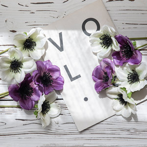 Flores Artificiales de Camelia de una Sola Cabeza CallaFloral, Blancas y Moradas, Tela de Pan Tejida, Decoraciones para Bodas - Product Image 1
