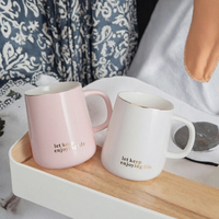 Tasse à café ou à thé en porcelaine de style minimaliste nordique 430 ml avec cuillère, bordure dorée, design par sublimation, couvercle écologique, cadeau de voyage ou de rentrée scolaire