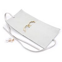 Offre Spéciale OEM taille personnalisable ruban microfibre pochette à bijoux sac d'emballage cadeau à la mode pour colliers bagues bracelets