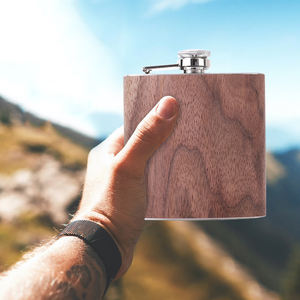 Gourde isotherme en acier inoxydable <span class=keywords><strong>de</strong></span> 6 oz avec couvercle imitation bois, gourde portable anti-fuite pour whisky et vodka, gourde personnalisable avec logo, idéale comme cadeau - Product Image 5