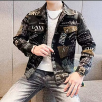 Veste en jean premium style influenceur pour homme, en nylon/coton, coupe ajustée, design tendance avec revers, idéale pour le printemps et le style workwear.