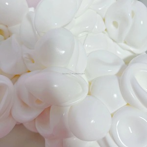 Balle Squishy Ultra Fine en TPR Souple de 6CM, Blanche, Vide, Parfumée au Lait, Faite à la Main, Jouet Sonore en Forme de Coquille, Vente en Gros, Unisexe - Product Image 4