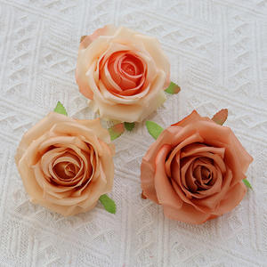 Vente en gros de têtes de roses en soie réalistes de 9 cm, accessoires de photographie, décoration pour la Saint-Valentin, Noël, faites à la main, longue durée - Product Image 4