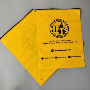 Sacs d'emballage pour vêtements personnalisés avec votre logo, en plastique recyclé, givrés, à fermeture éclair, pour l'expédition - Product Image 5