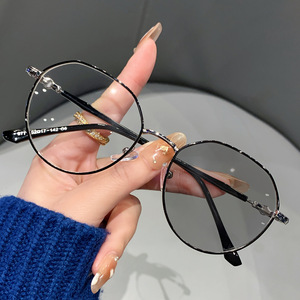 Occhiali <span class=keywords><strong>da</strong></span> <span class=keywords><strong>Vista</strong></span> Vintage Rotondi per Influencer di Moda, <span class=keywords><strong>Lenti</strong></span> Fotocromatiche <span class=keywords><strong>con</strong></span> <span class=keywords><strong>Protezione</strong></span> <span class=keywords><strong>UV</strong></span> 2-in-1 - Product Image 5