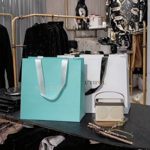 Sac cadeau en papier blanc de qualité supérieure avec poignée en ruban, sac de shopping en carton recyclé pour vêtements, bougies, cadeaux et emballages artisanaux - Product Image 3