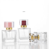 Flacons de parfum carrés transparents en verre de haute qualité personnalisés, impression sur écran, pulvérisateur à pompe, capacités de 50 ml et 100 ml, sur mesure